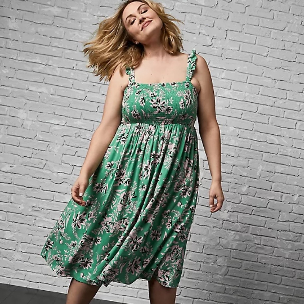 TORRID GREEN FLORAL CHALLIS SMOCKED MIDI DRESS